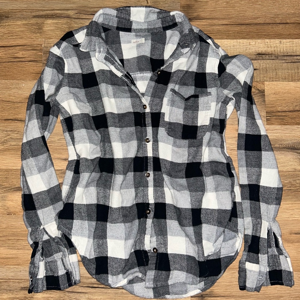 Hollister Black and White Plaid Button Down Shirt